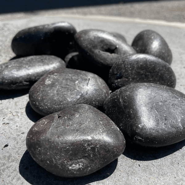 black-sand-garden-pebbles-rocks-in-stock