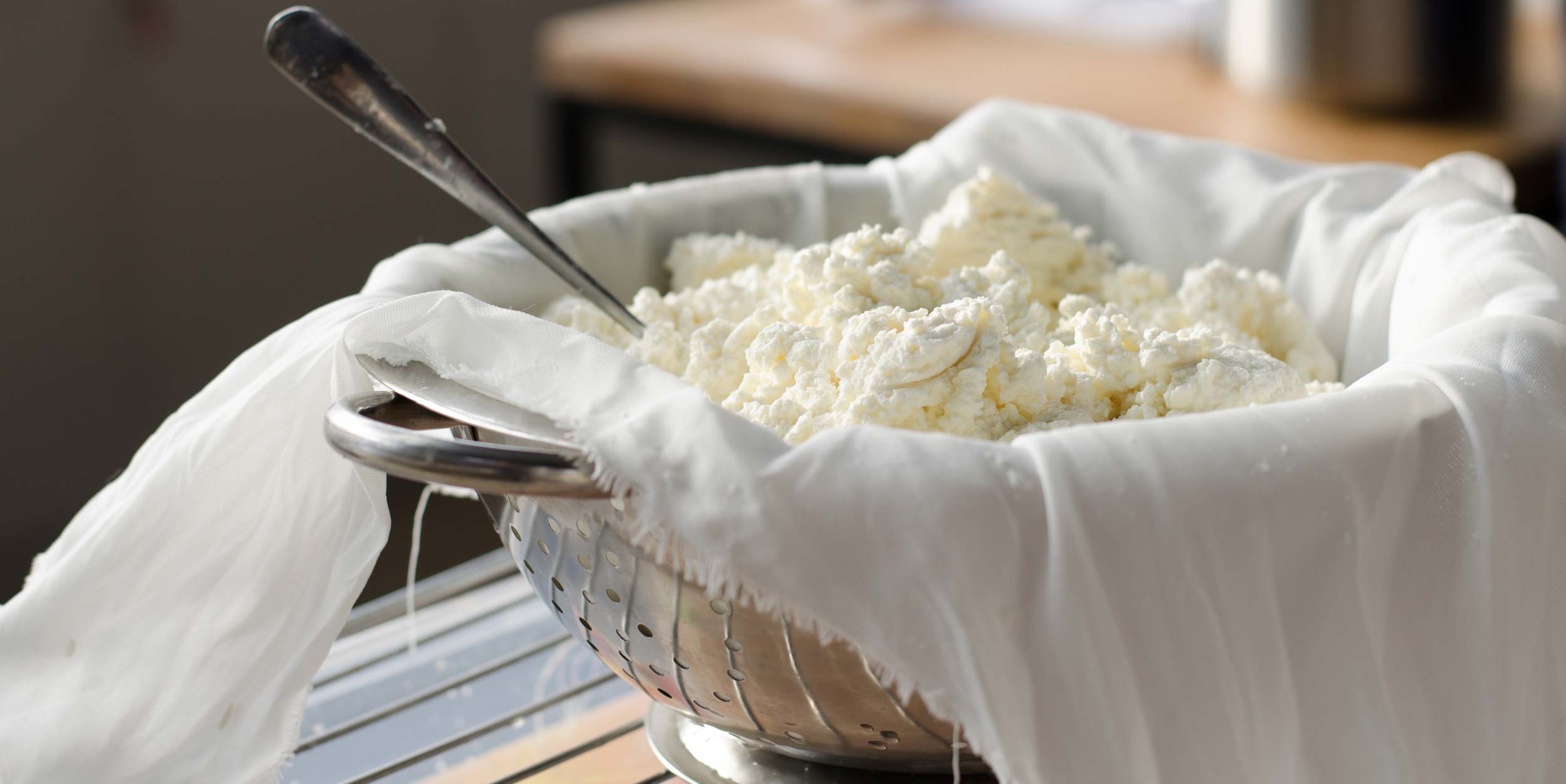 https://cdn.shopify.com/s/files/1/2836/2982/collections/draining-curds.jpg?v=1585670595