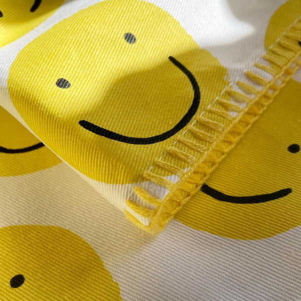 https://cdn.shopify.com/s/files/1/2867/7886/files/smiley-towel-2_600x.jpg?v=1690817898