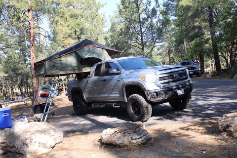 Roof top tent on a Toyota Tundra i=at a campground 