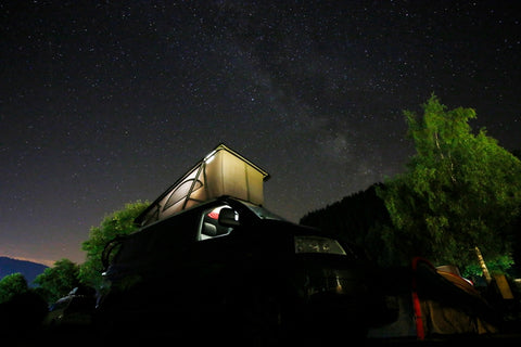 Roof top tent flowing under the night sky