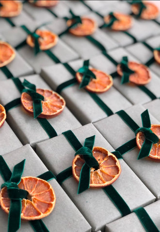 How to make dried oranges for your gift wrapping