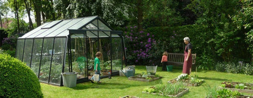 Que choisir : serre en verre ou polycarbonate