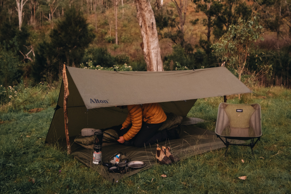 How To set up a Tarp Tent [TARPOLOGY!] Wild Camping Tarp Configuration (by  a tarp newbie) 