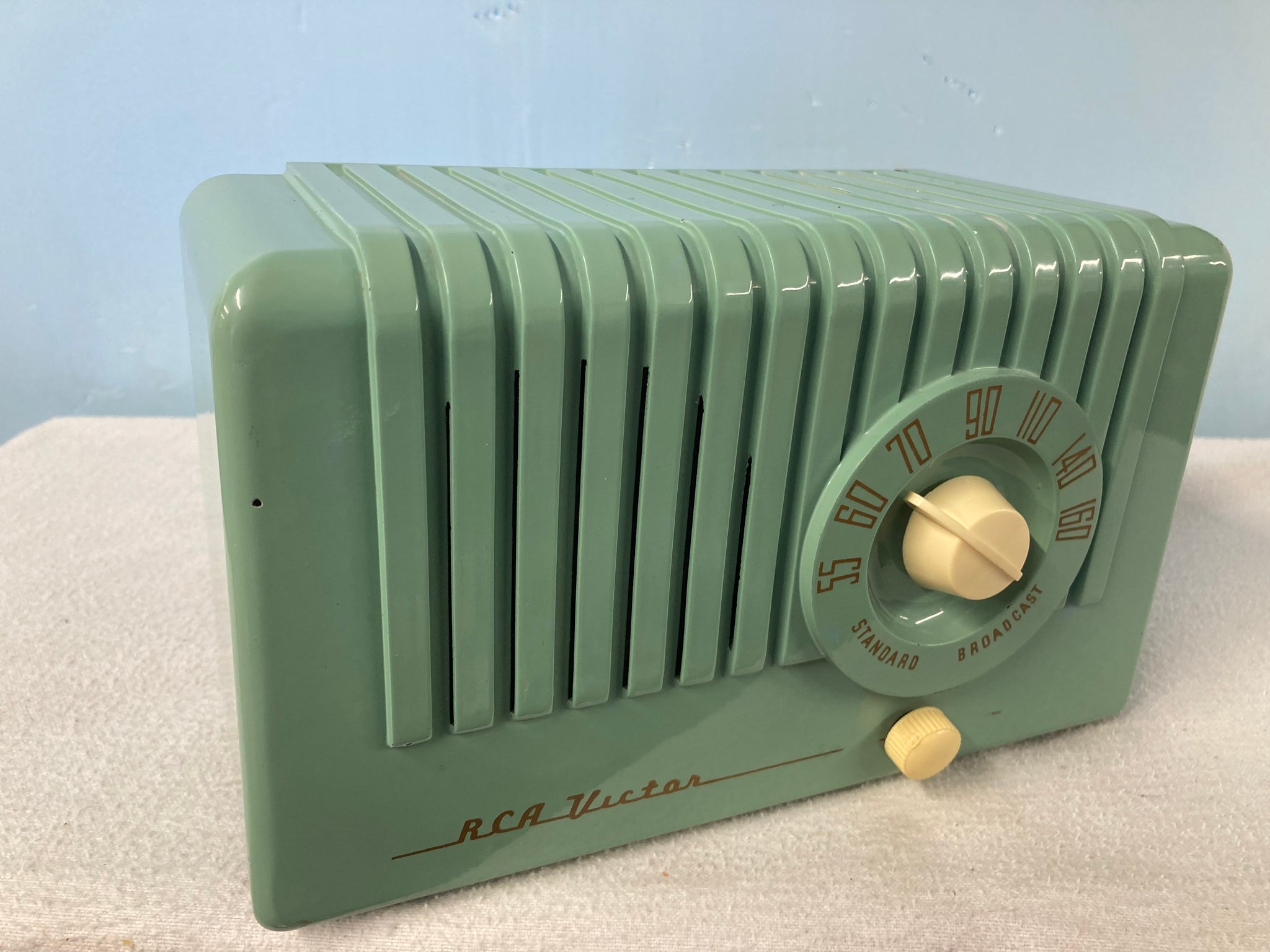 RCA “Nipper” Tube Radio With Bluetooth & FM Options | Antique, Retro ...