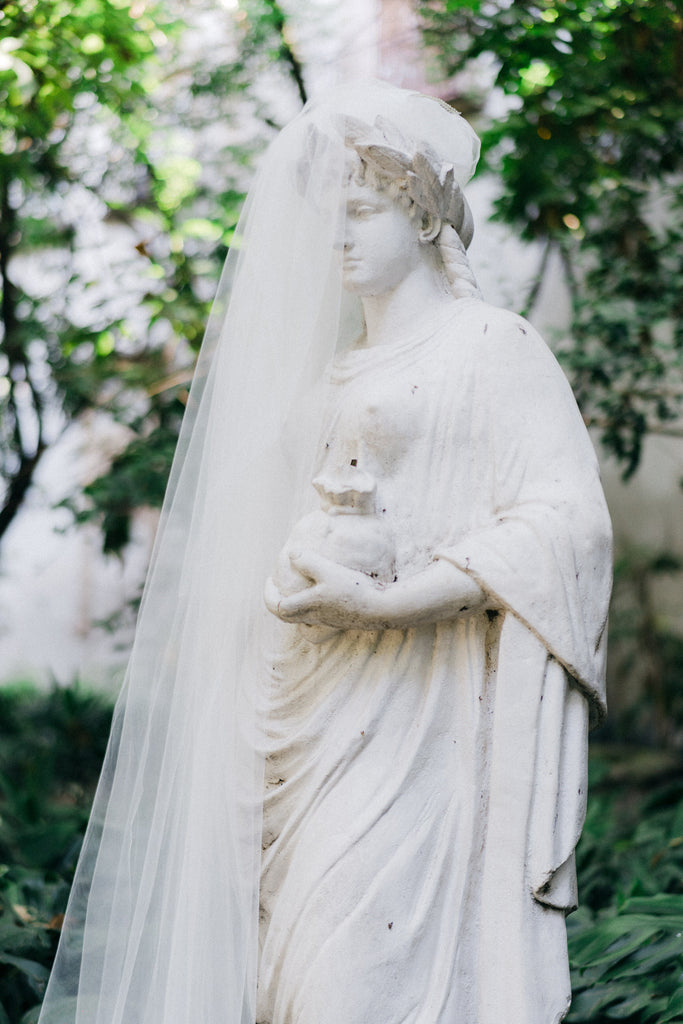 hanging your long wedding veil up before the ceremony, bridal tips