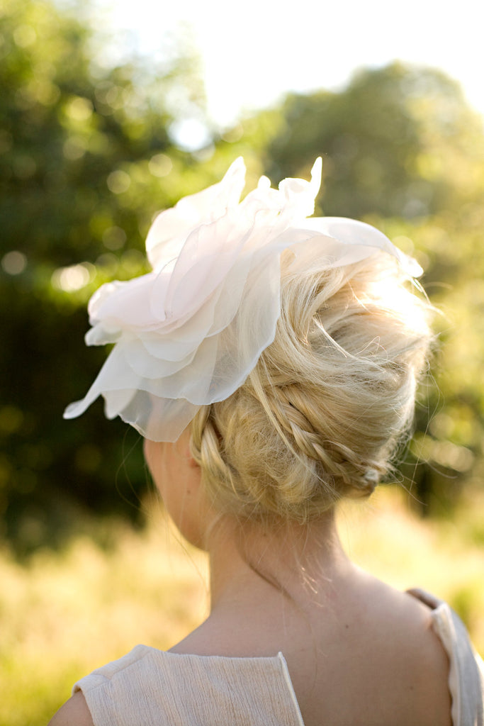sophisticated derby style flower hat hairpiece in blush pink