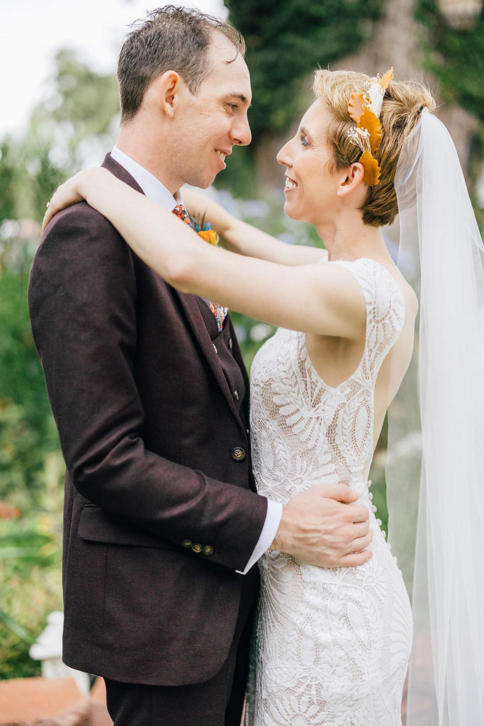 short haired pixie bridal hairstyle with orange leave headband and long wedding veil in white