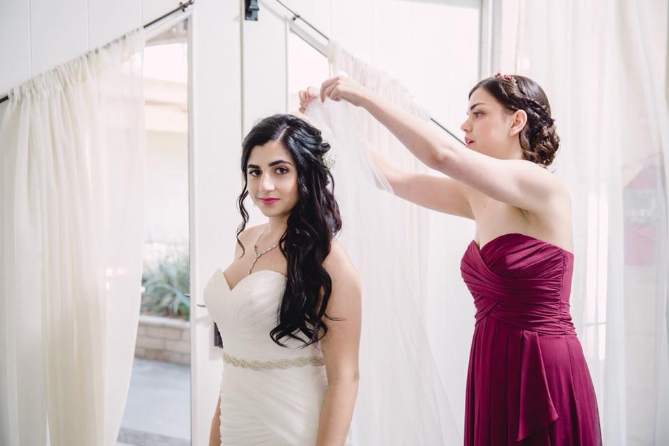 bridesmaid placing veil in half up half down hairstyle