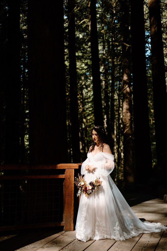 bride wearing diy puff bridal sleeves from tulle for outdoor whimsical wedding