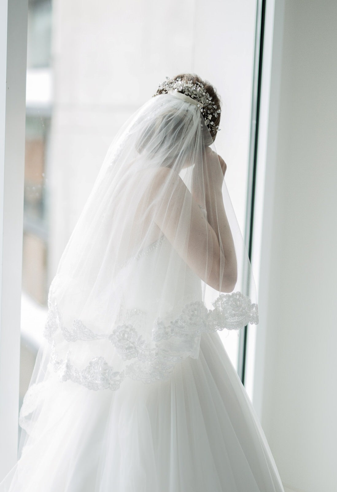 How to Wear a Beaded Hair Comb Accessory with your Veil – One Blushing  Bride Custom Wedding Veils