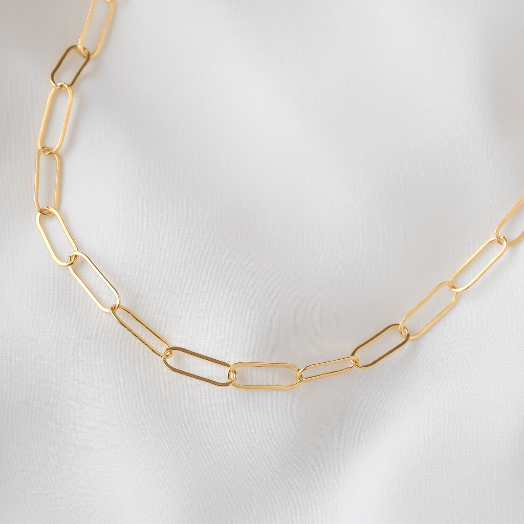 Sleek Gold Choker – Vedern