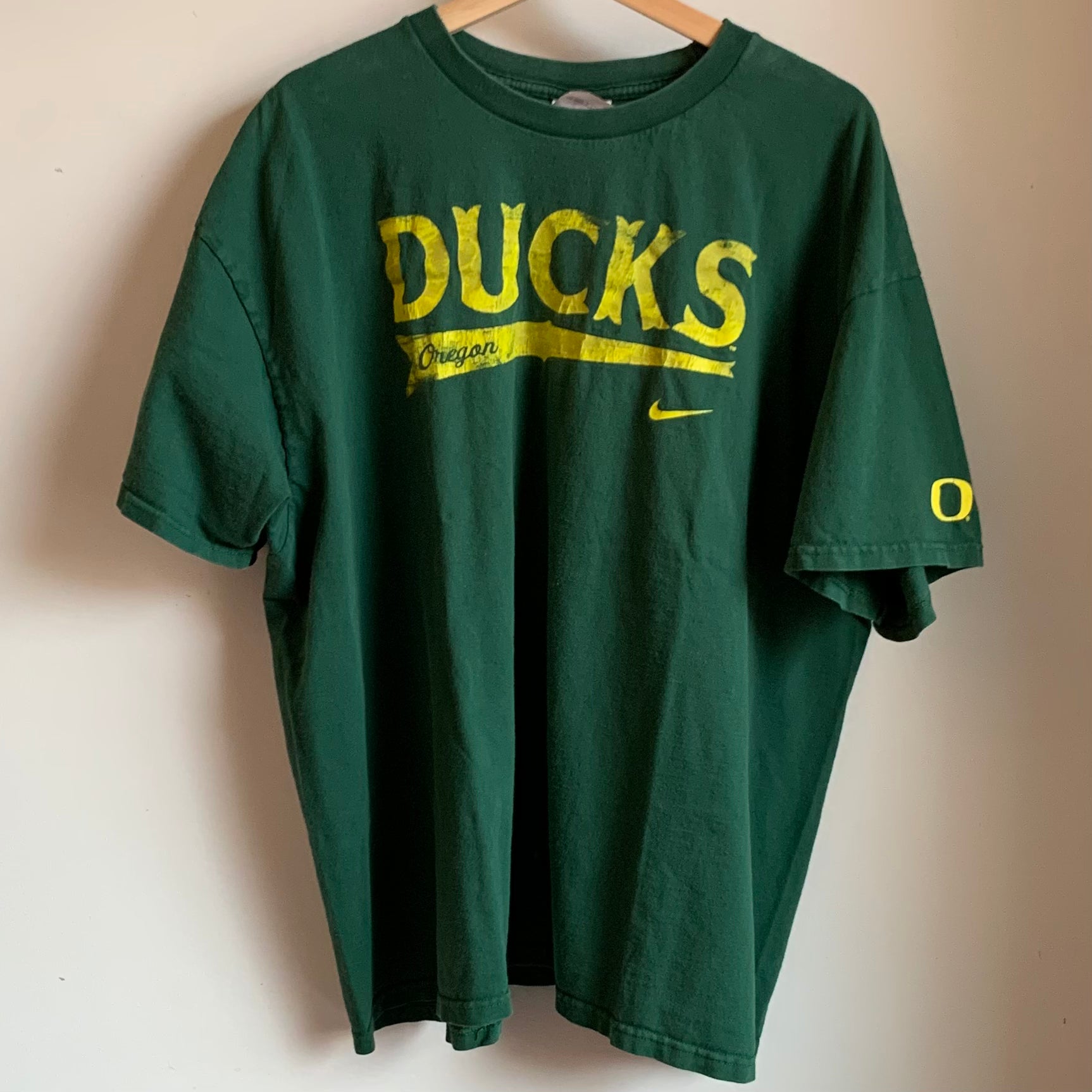 siga adelante La base de datos presupuesto Vintage Oregon Ducks Shirt Nike 2XL – Laundry