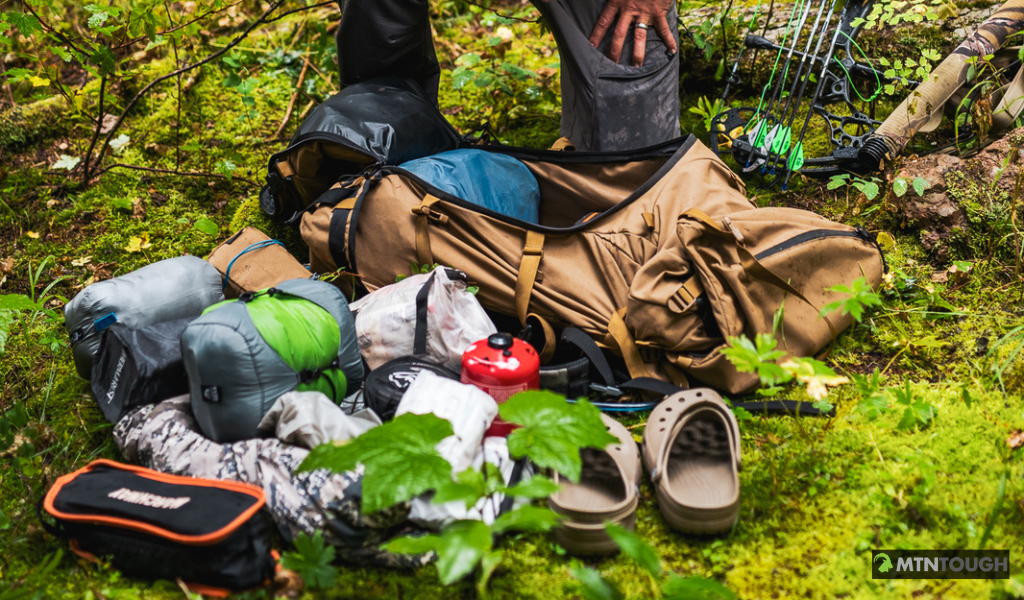 How to Make Grab and Go Camping Totes {Around $35 per Person}