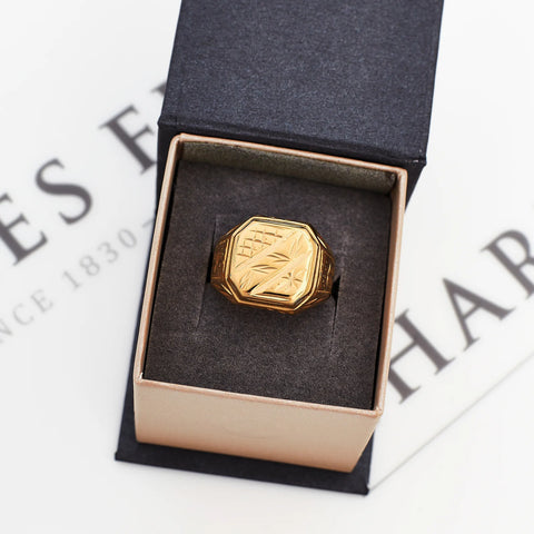 Pre-Owned 22ct Gold Patterned Square Signet Ring