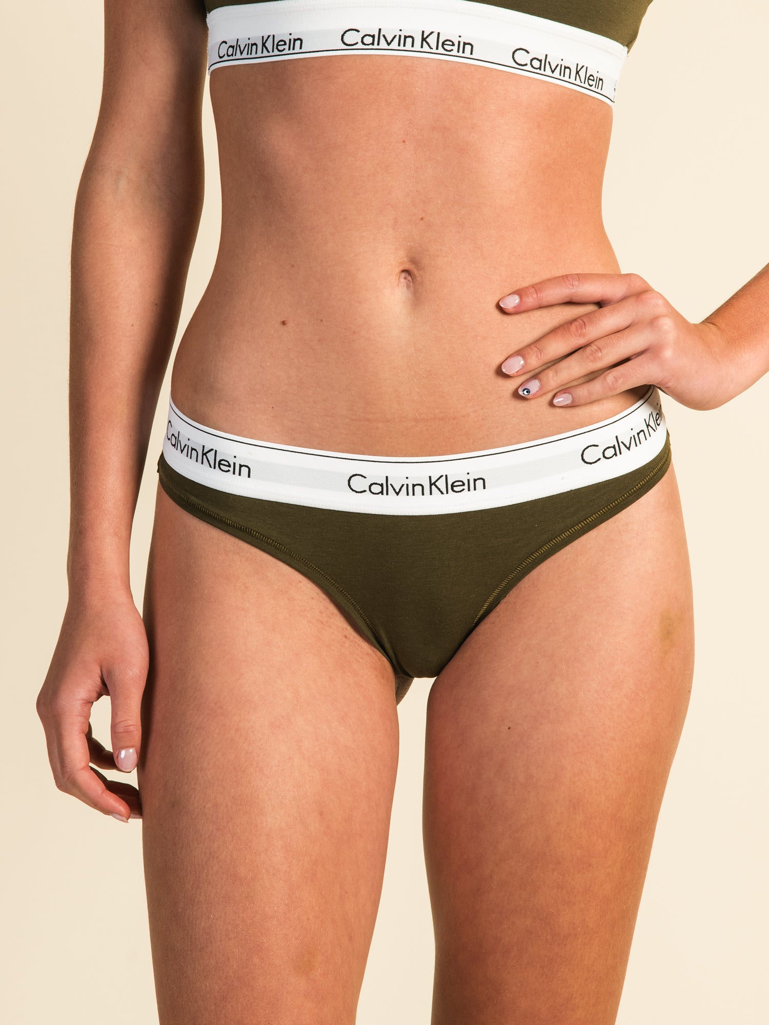 Calvin Klein Women's Modern Cotton Thong Panty - QF6581