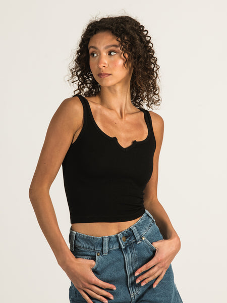 Dynamic Rib Center Cut Crop Tank - Clearance