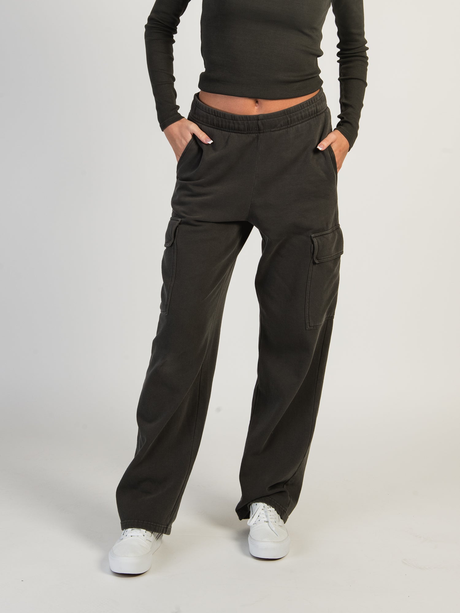 Nike Sportswear Club Fleece Women's Mid Rise Oversized Cargo Sweatpants  Black DQ5196-010