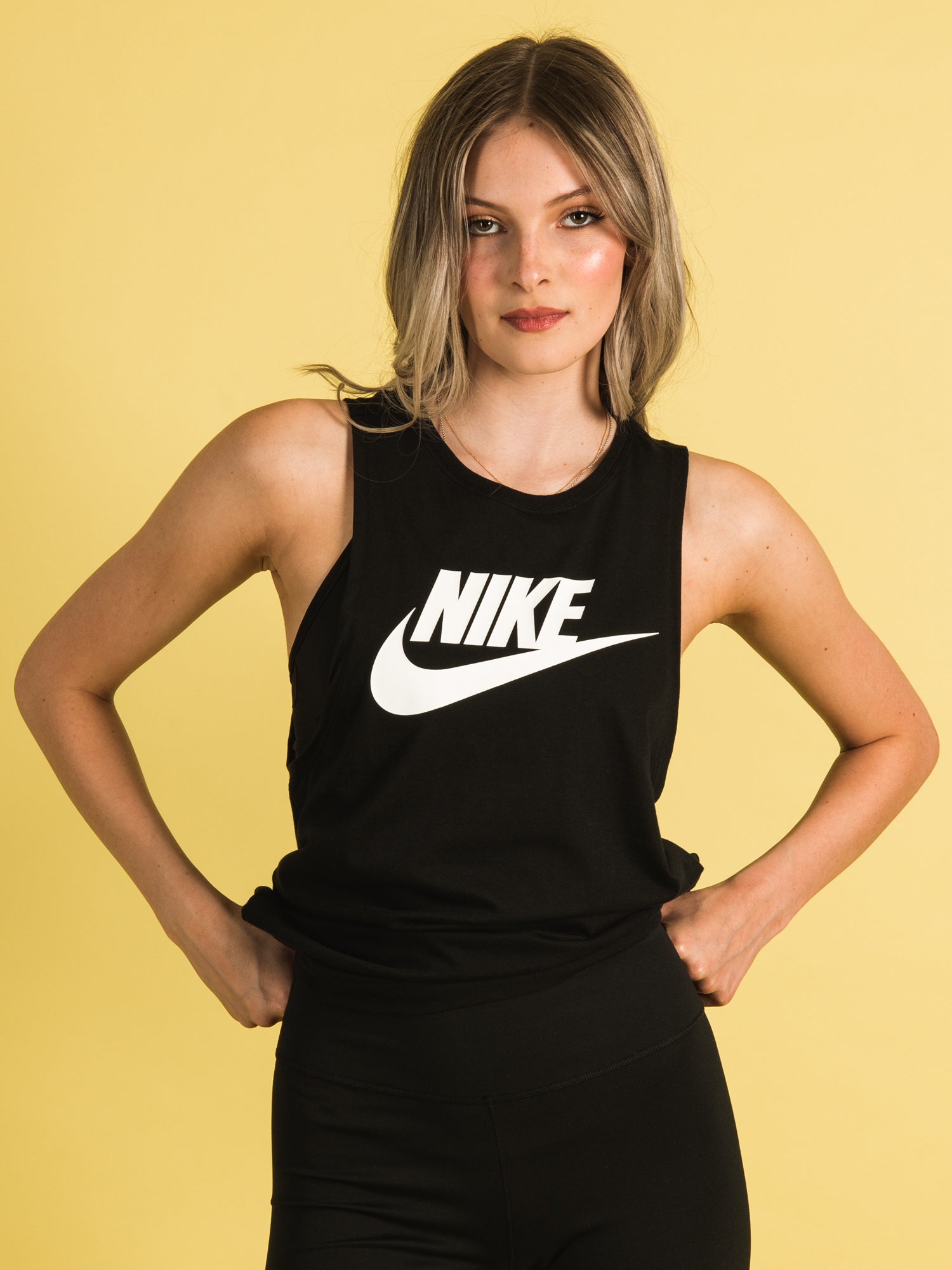 Nike Essential Swoosh Graphic Women (CZ8530) ab 16,80