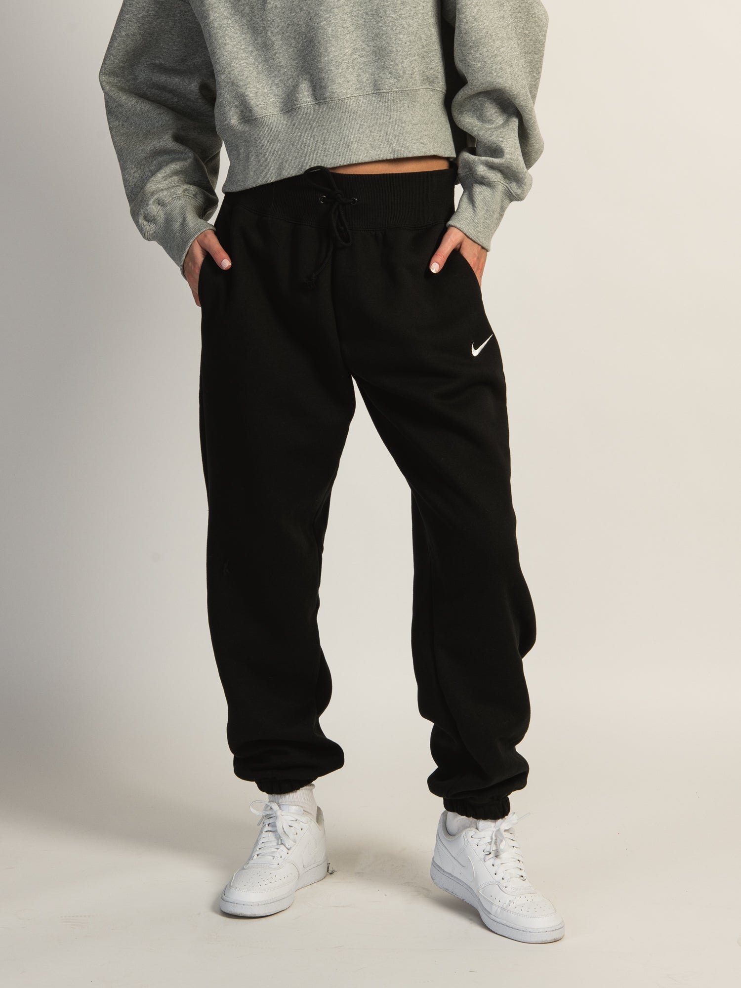 NIKE Sportswear Essentials Club Fleece Womens Cargo Sweatpants - BLACK