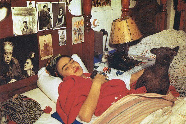 frida kahlo bedroom artist at home small space living interior design ideas