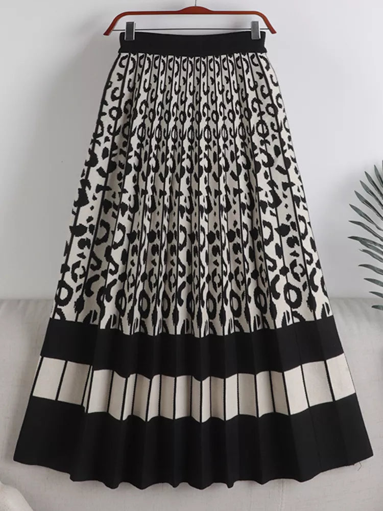 Monochrome Knitted Skirt - alamaud