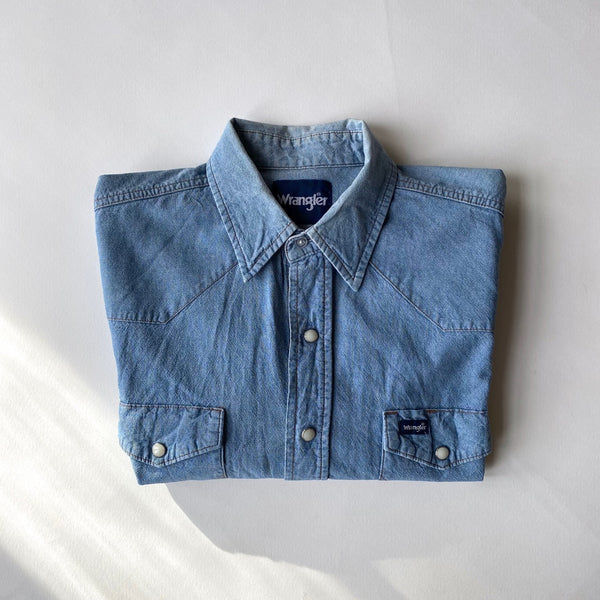 Wrangler washed blue collared shirt – Manifesto Woman