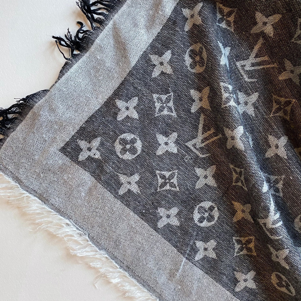 Louis Vuitton oversized grey wool silk blend shawl scarf – Manifesto Woman