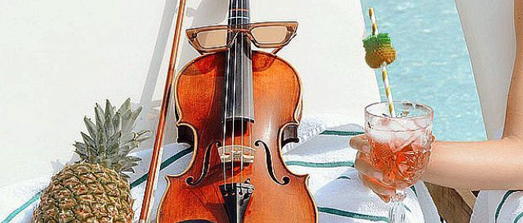 Violin sunbathing and having a cocktail