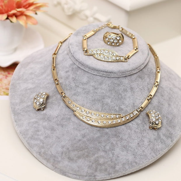 Exquisite Dubai gold Jewelry Set amazing price Luxury Nigerian Woman Wedding Fashion African Beads Jewelry Set Costume Design