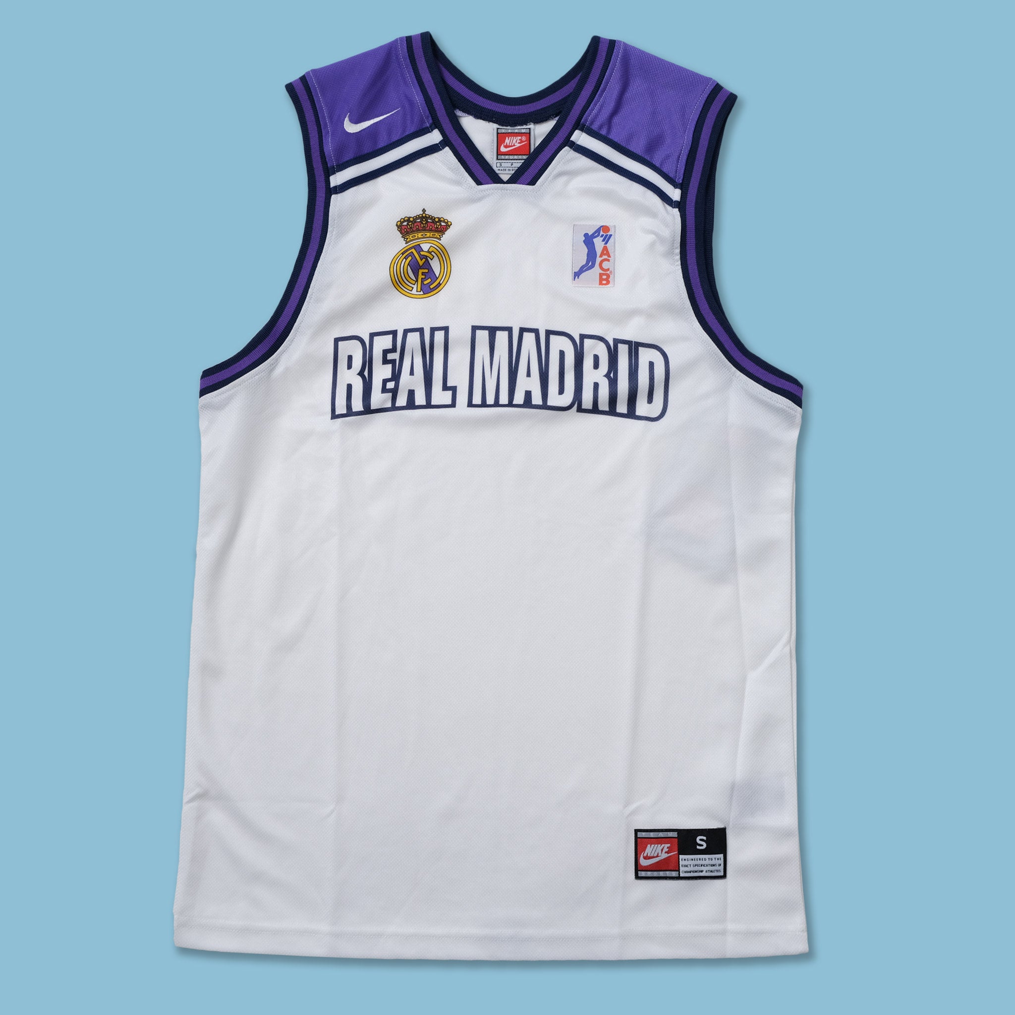Vintage Deadstock Nike Real Madrid Basketball Small | Double Vintage