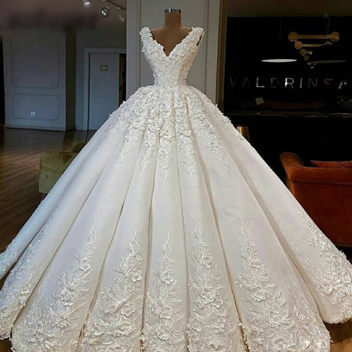 Royal Quality Luxury Wedding Dress Elegant Beautiful Ball Gown Flowers ...
