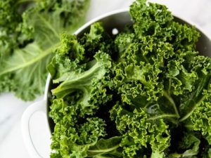 Kale is a type of superfood that is enriched with a great source of fiber.