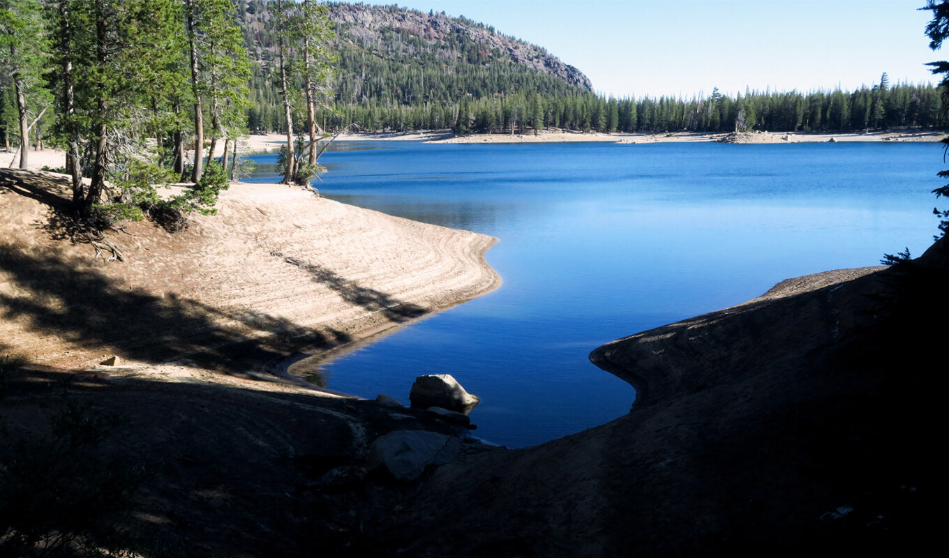 Clean water of horseshoe lake