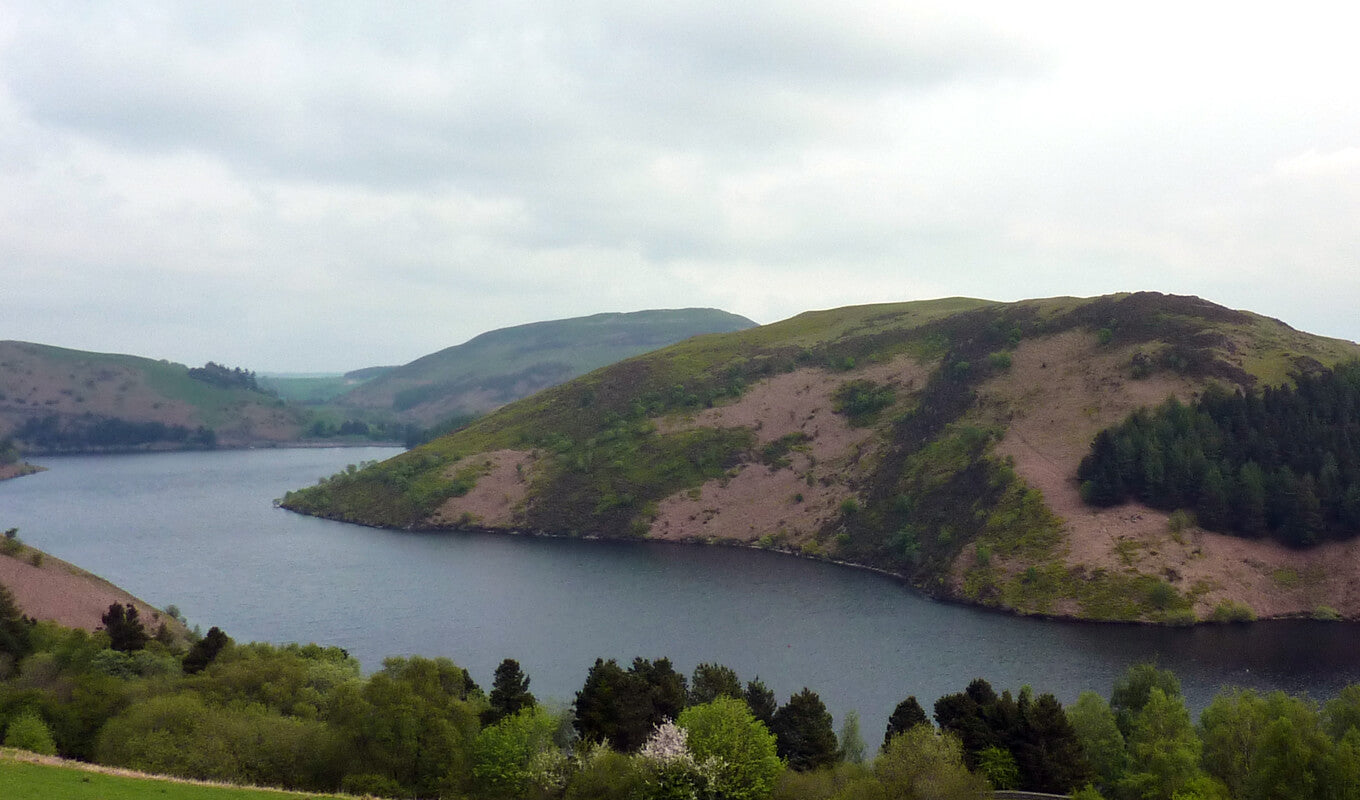 Luftaufnahme von Llyn Clywedog in Wales