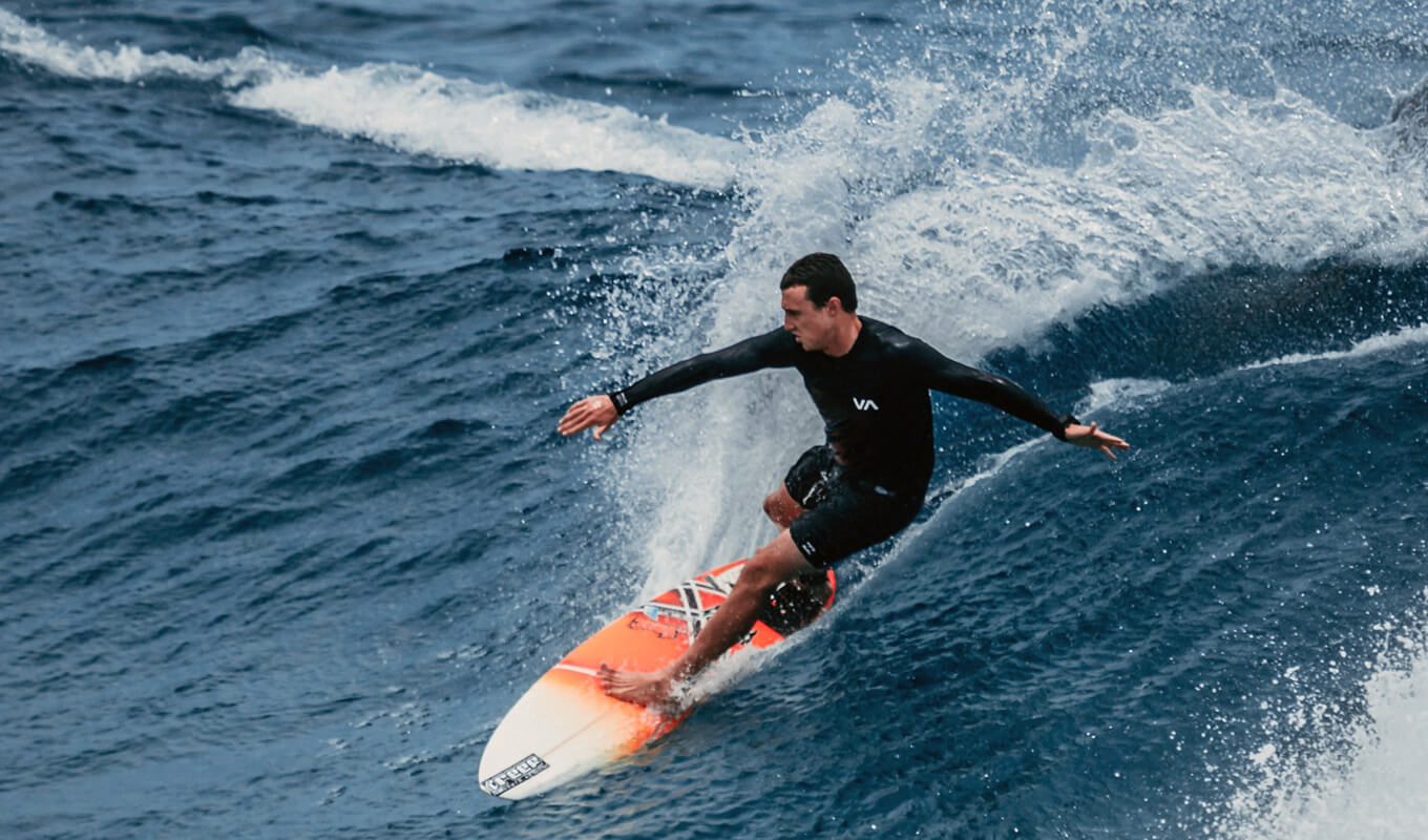 Man surfing on Vague a Guy, Quebec