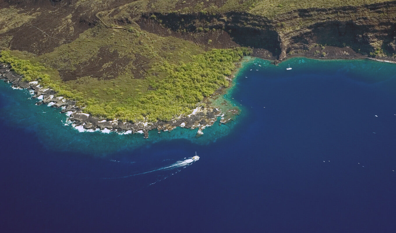 Aerial view of Kealakekua bay, Kona