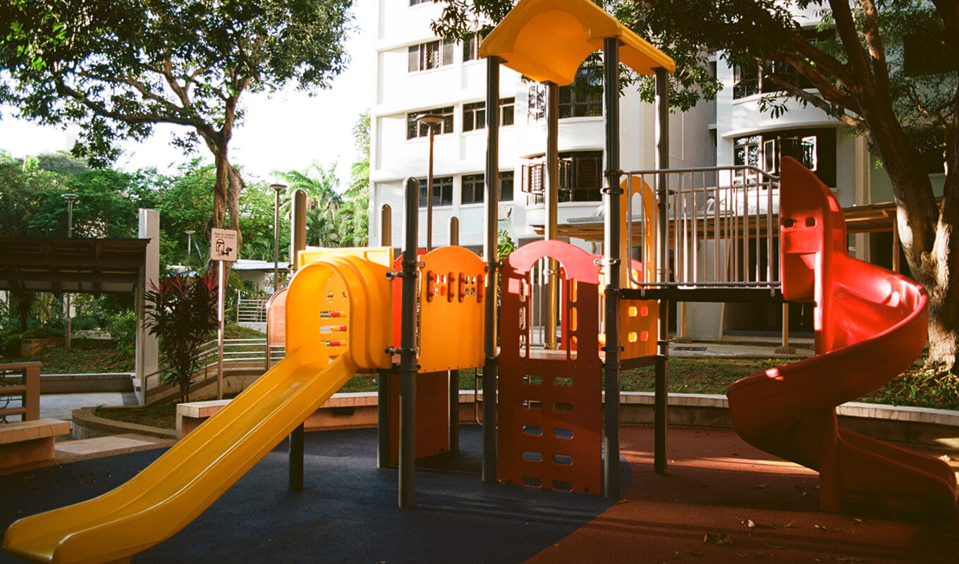 Kinderspielplatz mit hohem Risiko im Freien