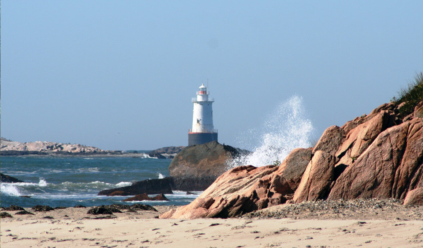 Lighthouse in goosewing beach