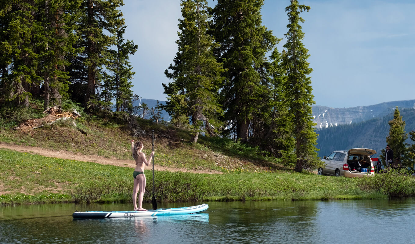 Mobile business model - woman paddle boarding