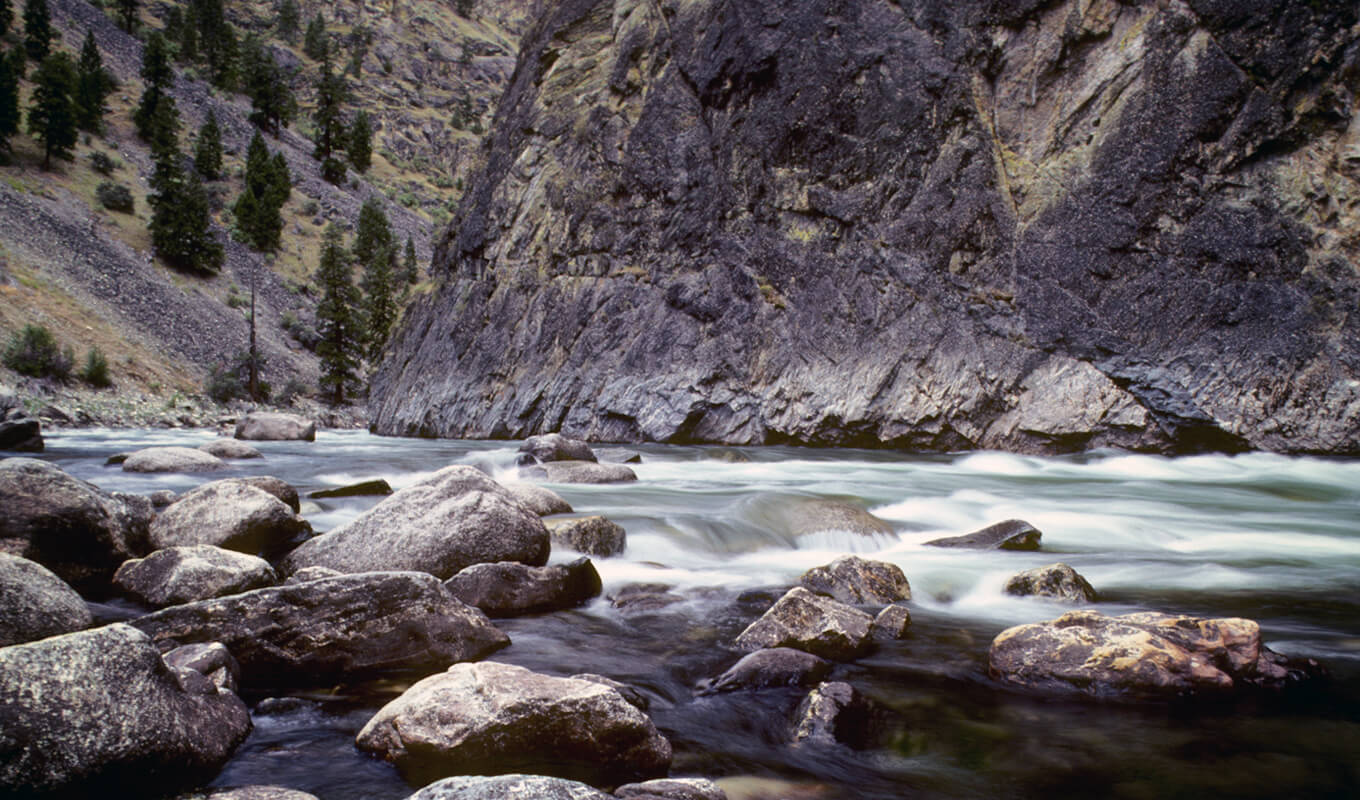 Felsiger Lachsfluss