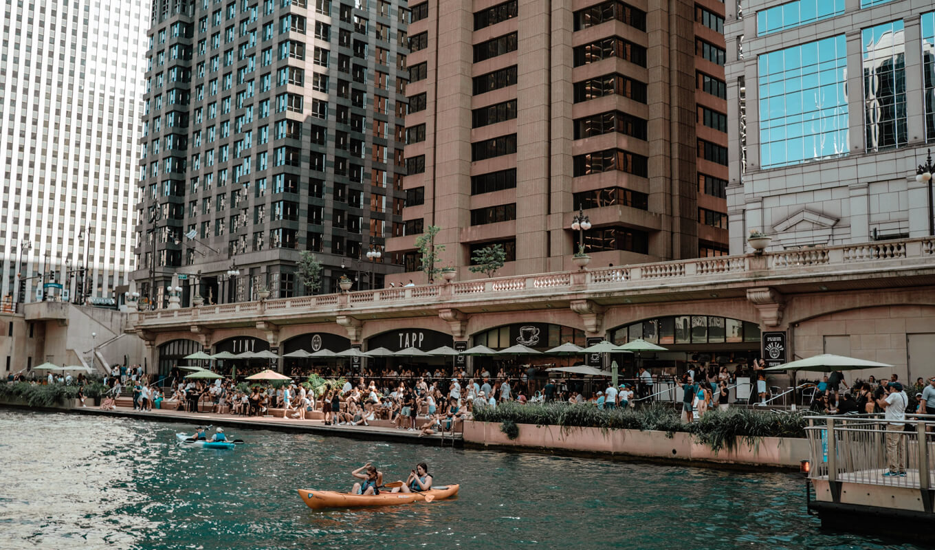 Kayak on Chicago River and a building on the back