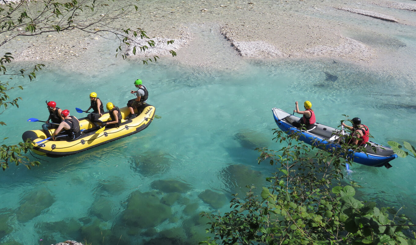 Aufblasbares Kajak, blau und gelb