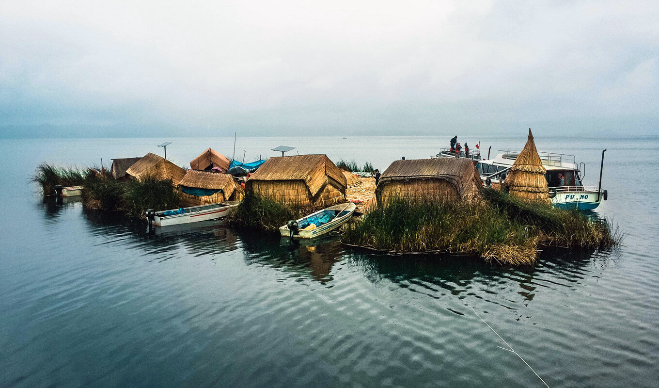 Houses between body of waters