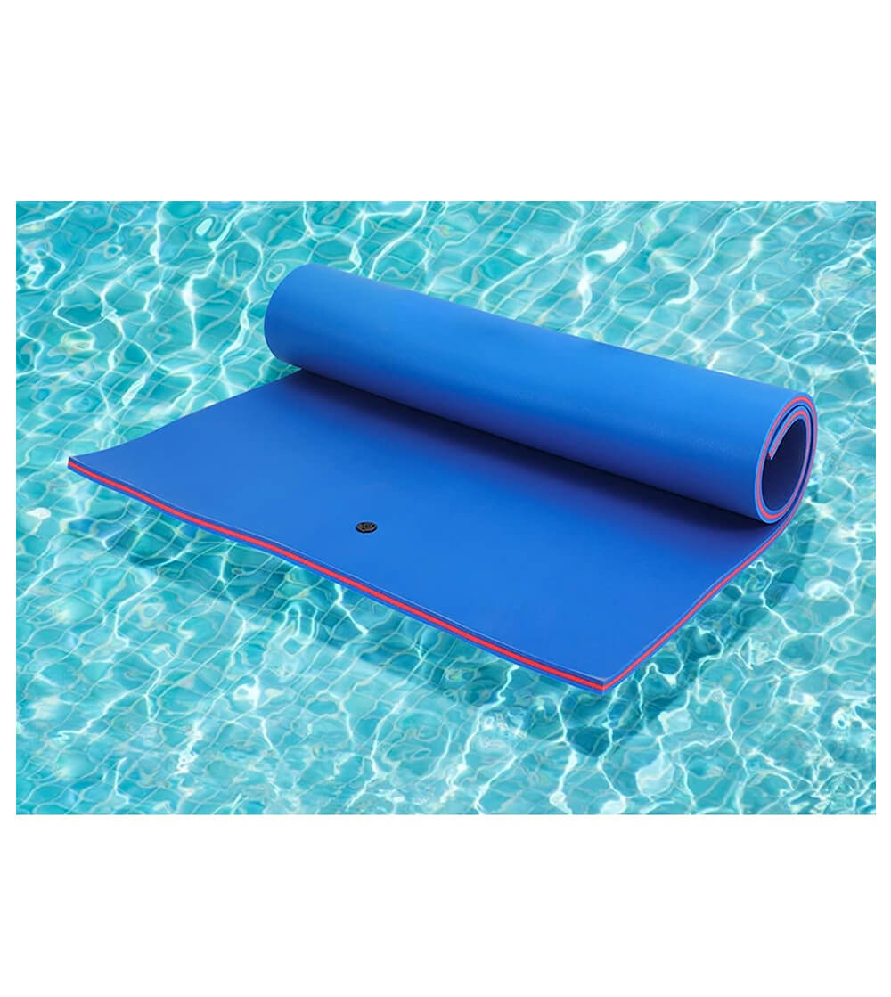 Blaue Outdoor-Wasserschwimmmatte