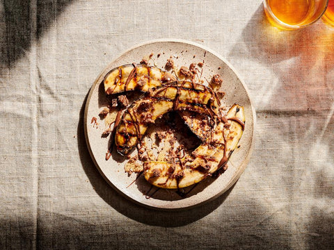 grilled-bananas-with-chocolate-peanut-butter-crumbled-cookies