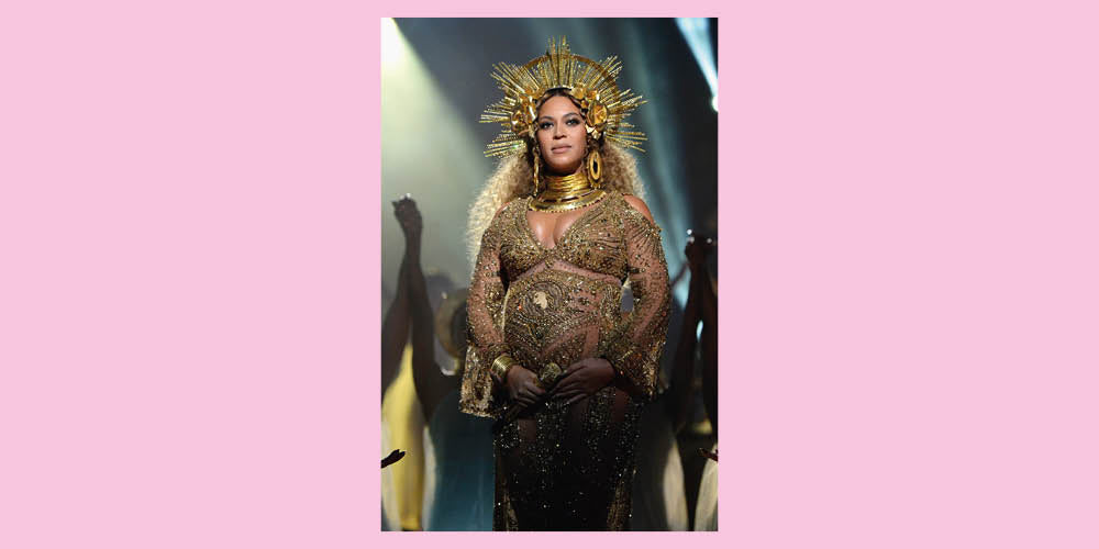 Caroline de l'Ouest Beyoncé Grammys enceinte or 2017 queen bey