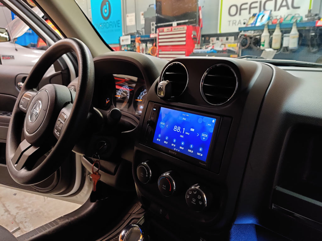 Sony XAV-AX1000 installed in Jeep patriot