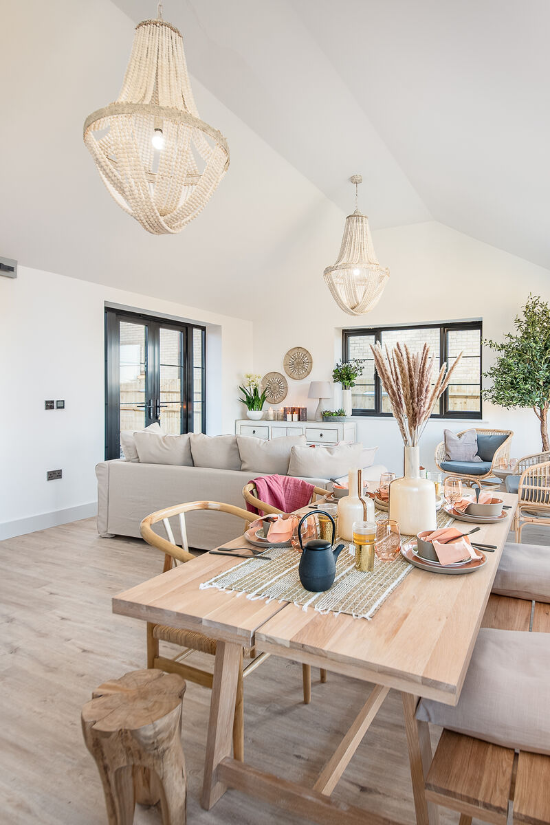 Maugham White No.2 (wall & ceiling)_Living Room_Mylands_with Frieze & Archway House ©Angela Cheung  @angelacheunguk_L1 - Newsletter and web.jpg__PID:05a39496-9b1d-4b85-bafc-07476dfa2d8c