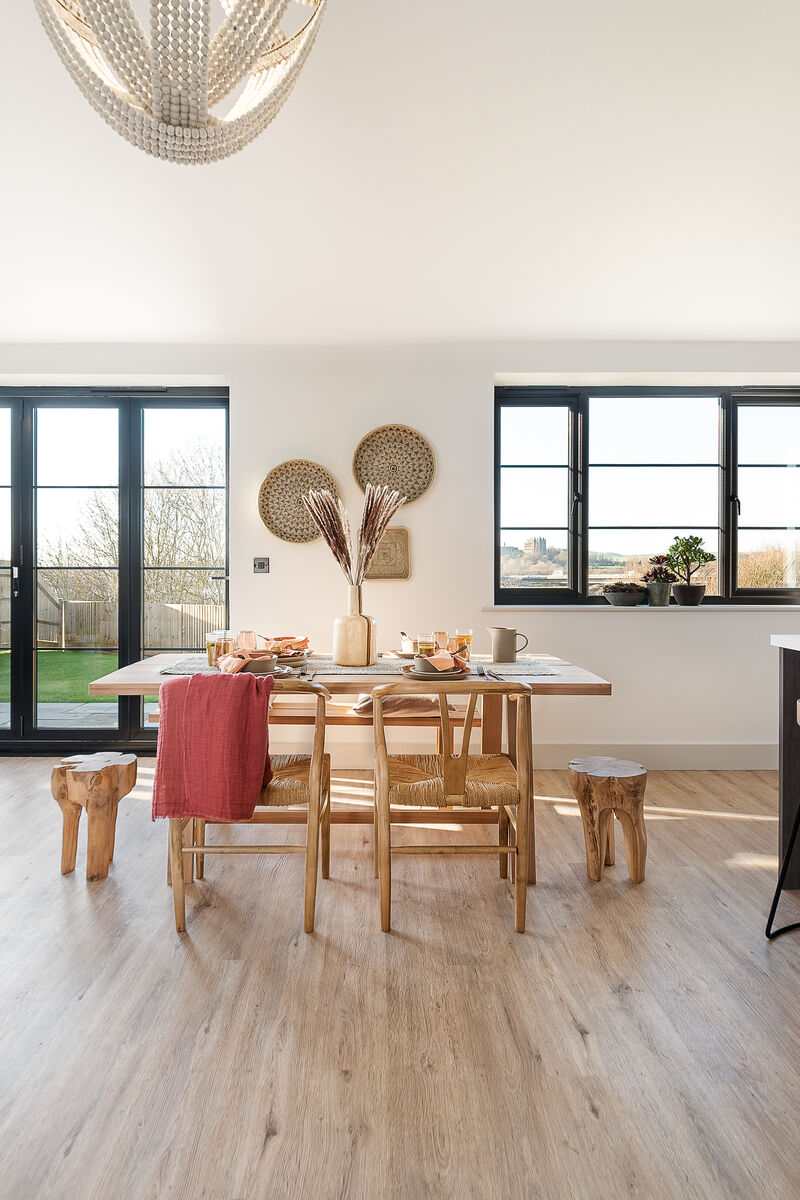 Maugham White No.2 (wall & ceiling)_Living Room_Mylands_with Frieze & Archway House ©Angela Cheung  @angelacheunguk_L2 - Newsletter and web.jpg__PID:94969b1d-fb85-4afc-8747-6dfa2d8c3071